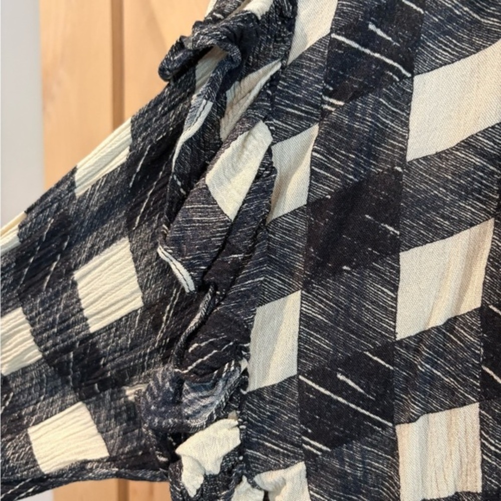 AG Women's Black and White Checkered Ruffle Top NWOT - Picture 4 of 6